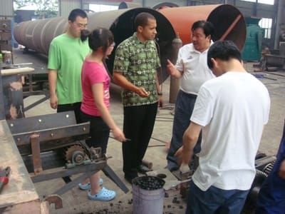 États-Unis: machine à briquettes de charbon