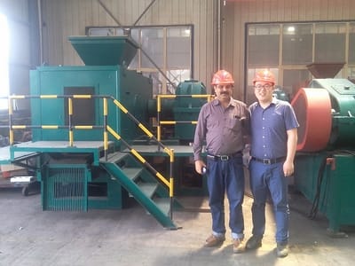 Inde: presse à briquettes pour poudre de chaux