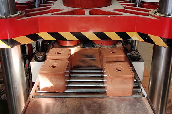 La presse à briquettes de sel